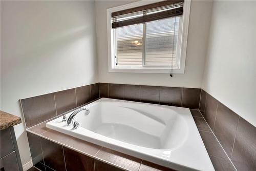 236 Penny Lane, Stoney Creek, ON - Indoor Photo Showing Bathroom