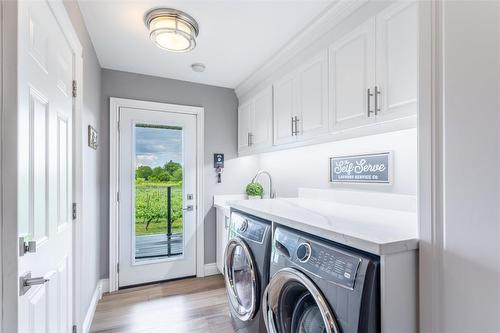 4939 Thirty Road N, Beamsville, ON - Indoor Photo Showing Laundry Room
