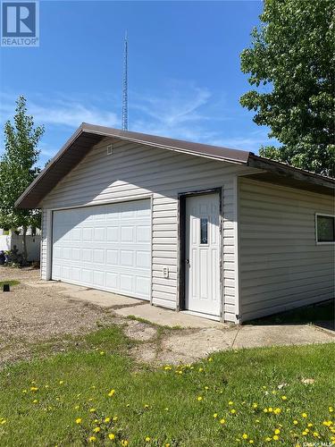 655 Breen Avenue, Macoun, SK - Outdoor With Exterior