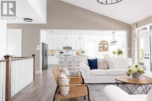 31 Hunter Place, Bracebridge, ON - Indoor Photo Showing Living Room