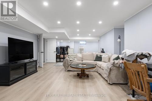 31 Hunter Place, Bracebridge, ON - Indoor Photo Showing Living Room