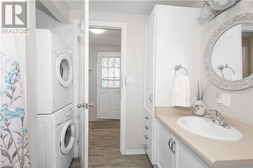 15 Bush Lane, Puslinch, ON - Indoor Photo Showing Laundry Room