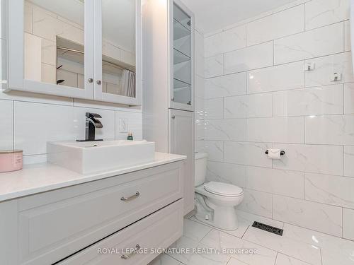 Upper-70 Hisey Cres, Toronto, ON - Indoor Photo Showing Bathroom
