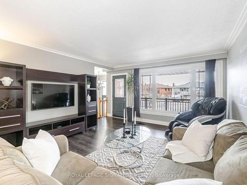 Upper-70 Hisey Cres, Toronto, ON - Indoor Photo Showing Living Room