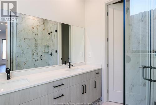 592 Lily Mac Boulevard, Windsor, ON - Indoor Photo Showing Bathroom