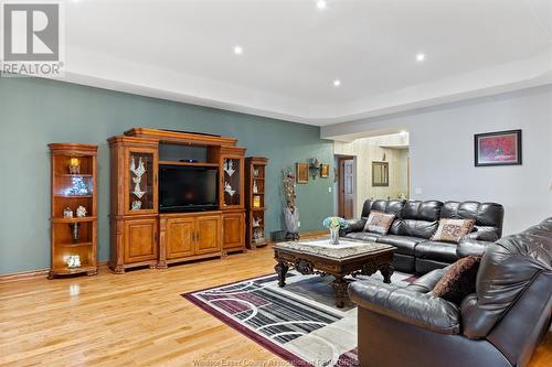 4339 Casgrain Drive, Windsor, ON - Indoor Photo Showing Living Room