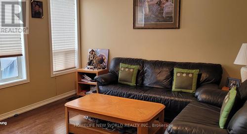 54 Richard Daley Drive, Whitchurch-Stouffville (Stouffville), ON - Indoor Photo Showing Living Room