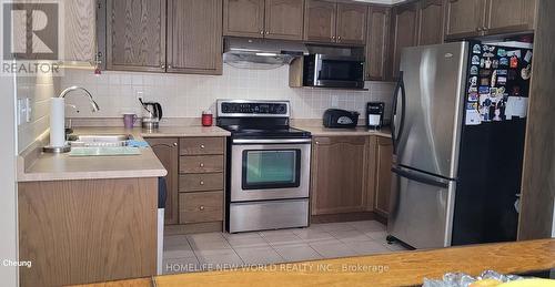 54 Richard Daley Drive, Whitchurch-Stouffville (Stouffville), ON - Indoor Photo Showing Kitchen With Stainless Steel Kitchen With Double Sink