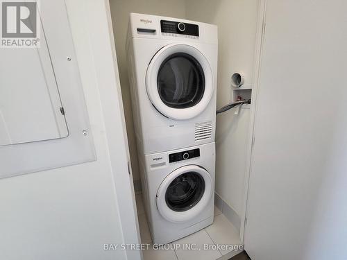 1003 - 14 David Eyer Road, Richmond Hill, ON - Indoor Photo Showing Laundry Room