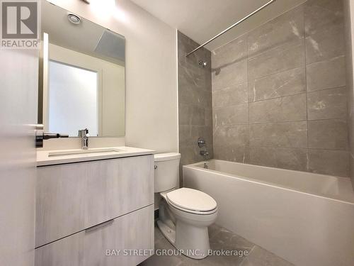 1003 - 14 David Eyer Road, Richmond Hill, ON - Indoor Photo Showing Bathroom