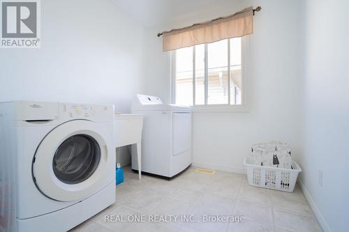 387 Wake Robin Crescent, Kitchener, ON - Indoor Photo Showing Laundry Room
