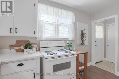 87 Albert Street N, Kawartha Lakes, ON - Indoor Photo Showing Kitchen