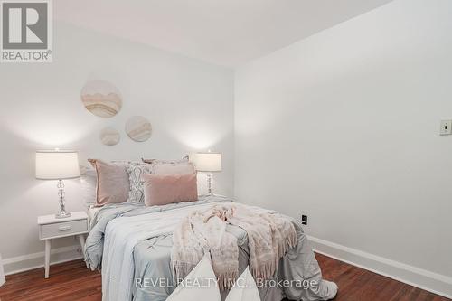 87 Albert Street N, Kawartha Lakes, ON - Indoor Photo Showing Bedroom