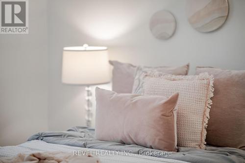 87 Albert Street N, Kawartha Lakes, ON - Indoor Photo Showing Bedroom