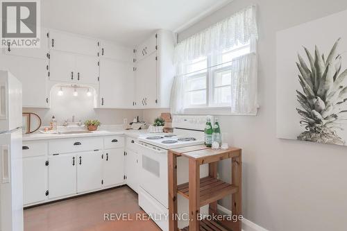 87 Albert Street N, Kawartha Lakes, ON - Indoor Photo Showing Kitchen