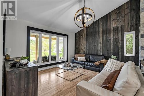 18274 Samuel Drive, Cornwall, ON - Indoor Photo Showing Living Room