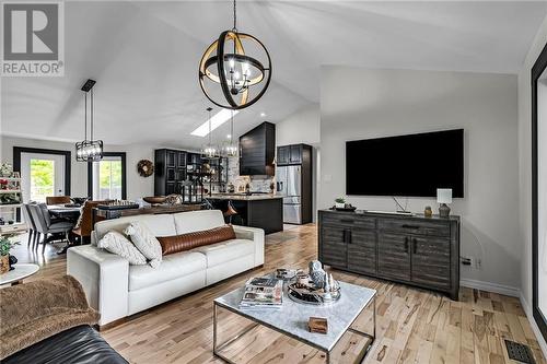 18274 Samuel Drive, Cornwall, ON - Indoor Photo Showing Living Room