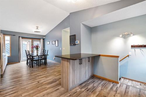 146 Aldgate Road, Winnipeg, MB - Indoor