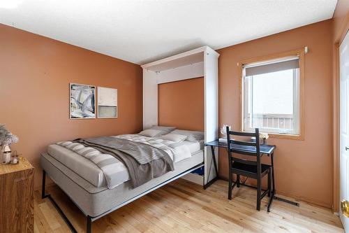 146 Aldgate Road, Winnipeg, MB - Indoor Photo Showing Bedroom
