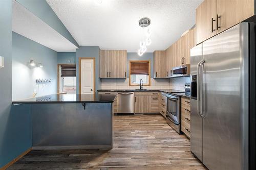 146 Aldgate Road, Winnipeg, MB - Indoor Photo Showing Kitchen With Upgraded Kitchen
