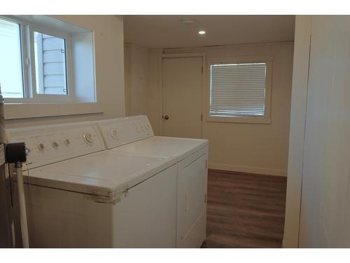 222 Briar Avenue Nw, Cranbrook, BC - Indoor Photo Showing Laundry Room