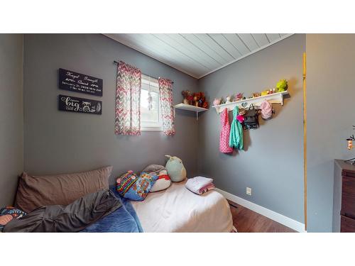 518 11Th Avenue S, Cranbrook, BC - Indoor Photo Showing Bedroom