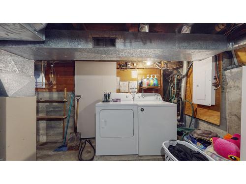 518 11Th Avenue S, Cranbrook, BC - Indoor Photo Showing Laundry Room