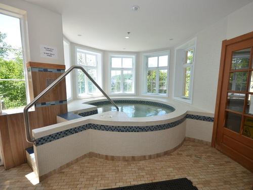 Hot tub - 518-140 Ch. Au Pied-De-La-Montagne, Mont-Tremblant, QC - Indoor Photo Showing Other Room