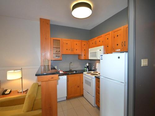 Kitchen - 518-140 Ch. Au Pied-De-La-Montagne, Mont-Tremblant, QC - Indoor Photo Showing Kitchen