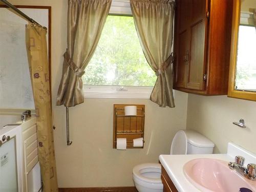 129 Balsam Road, Atikokan, ON - Indoor Photo Showing Bathroom