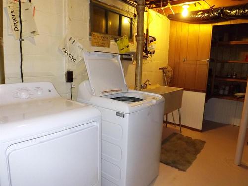 129 Balsam Road, Atikokan, ON - Indoor Photo Showing Laundry Room