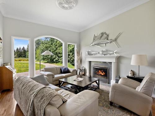 3942 Dove Creek Rd, Courtenay, BC 