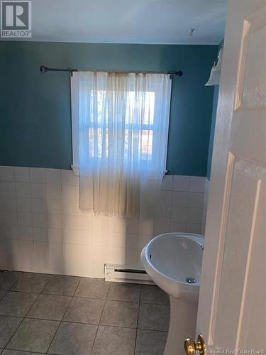 19 Anne Street, Moncton, NB - Indoor Photo Showing Bathroom