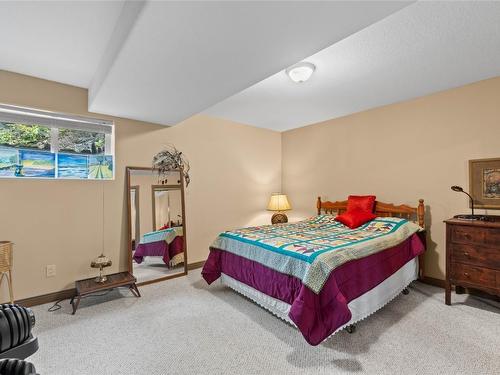 2598 Islandview Road, Blind Bay, BC - Indoor Photo Showing Bedroom