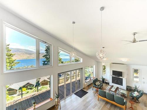 6131 Seymoure Lane, Peachland, BC - Indoor With Fireplace