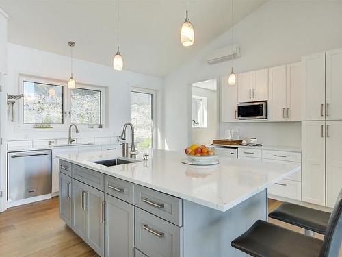 6131 Seymoure Lane, Peachland, BC - Indoor Photo Showing Kitchen