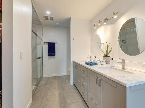 6131 Seymoure Lane, Peachland, BC - Indoor Photo Showing Bathroom