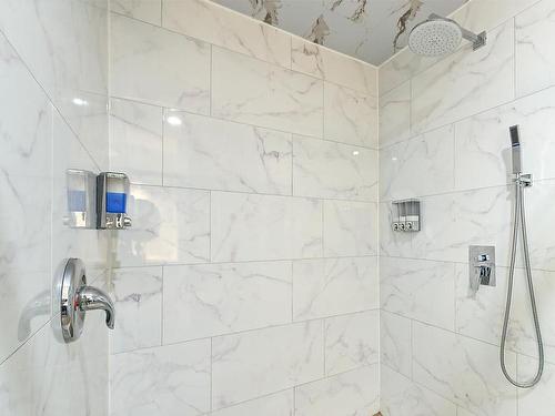 6131 Seymoure Lane, Peachland, BC - Indoor Photo Showing Bathroom