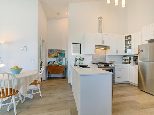 6131 Seymoure Lane, Peachland, BC - Indoor Photo Showing Kitchen With Stainless Steel Kitchen