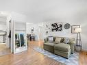 107D-735 Cook Road, Kelowna, BC  - Indoor Photo Showing Living Room 