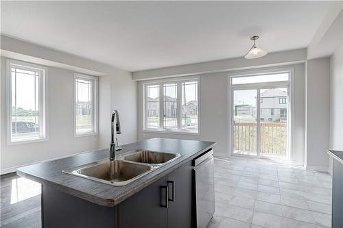 419 Vanilla Trail, Thorold, ON - Indoor Photo Showing Kitchen With Double Sink