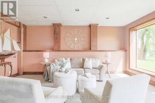 223 Washburn Island Road, Kawartha Lakes, ON - Indoor Photo Showing Living Room