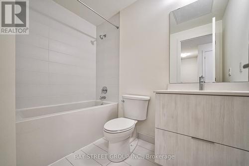 1030 - 14 David Eyer Road E, Richmond Hill, ON - Indoor Photo Showing Bathroom