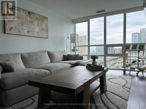 Ph15 - 25 Lower Simcoe Street, Toronto, ON - Indoor Photo Showing Living Room