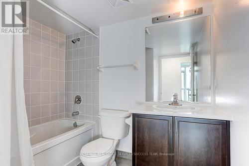 Ph15 - 25 Lower Simcoe Street, Toronto, ON - Indoor Photo Showing Bathroom