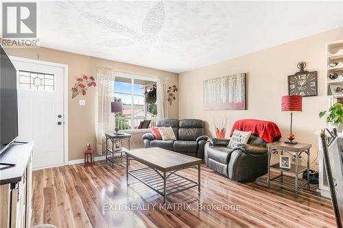 300 St Joseph Street, Alfred & Plantagenet, ON - Indoor Photo Showing Living Room