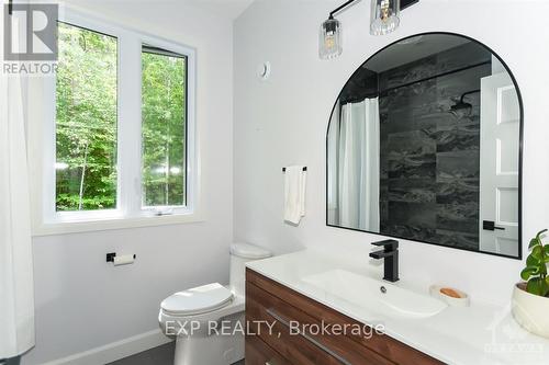 1579 Rollin Road, Clarence-Rockland, ON - Indoor Photo Showing Bathroom