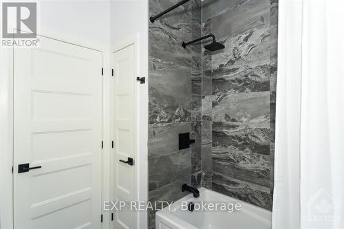 1579 Rollin Road, Clarence-Rockland, ON - Indoor Photo Showing Bathroom