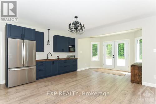 1579 Rollin Road, Clarence-Rockland, ON - Indoor Photo Showing Kitchen