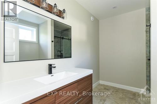 1579 Rollin Road, Clarence-Rockland, ON - Indoor Photo Showing Bathroom